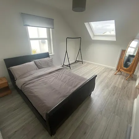 Teach Cara - 5 Bedroom -